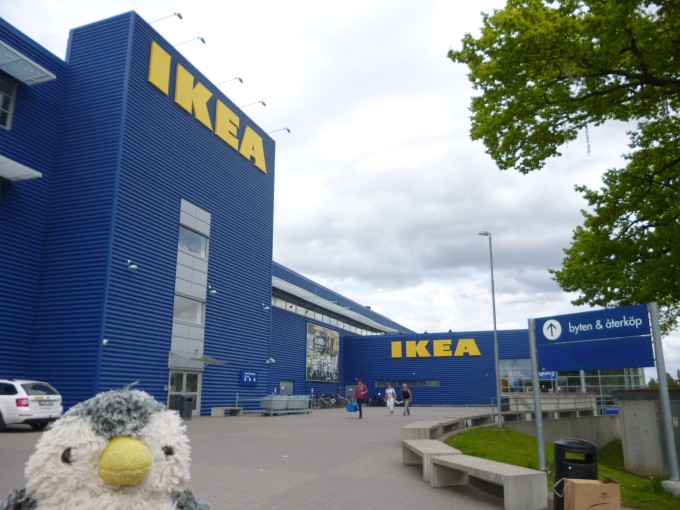 IKEA本店の前にて！